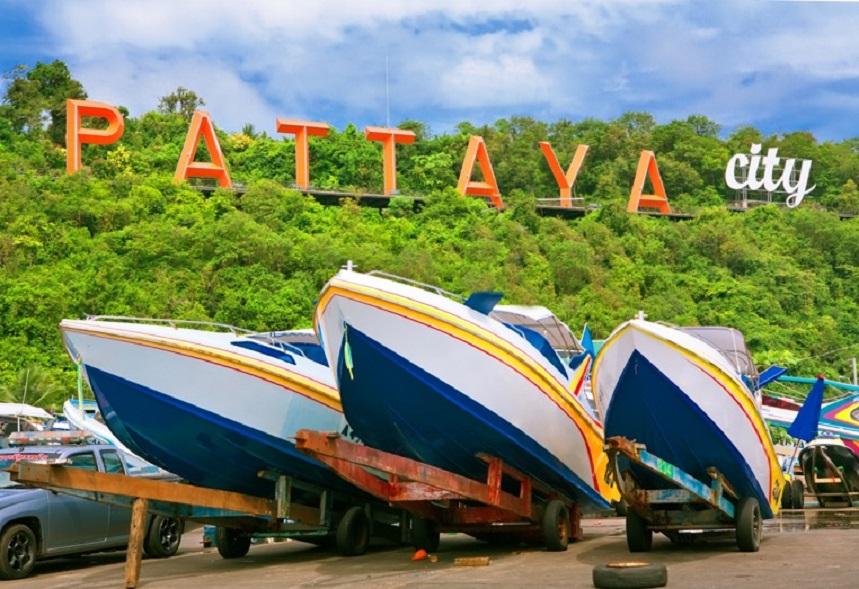 лодки в гавани Паттайи
