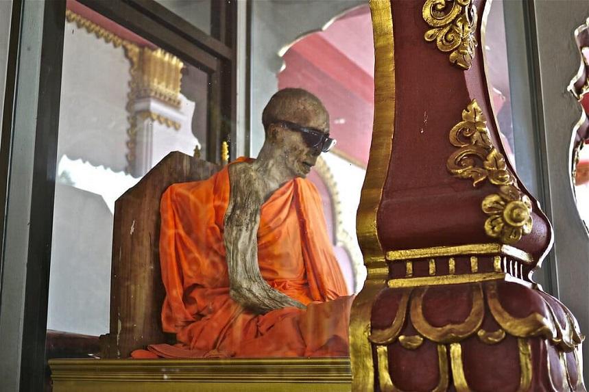 мумифицированный монах