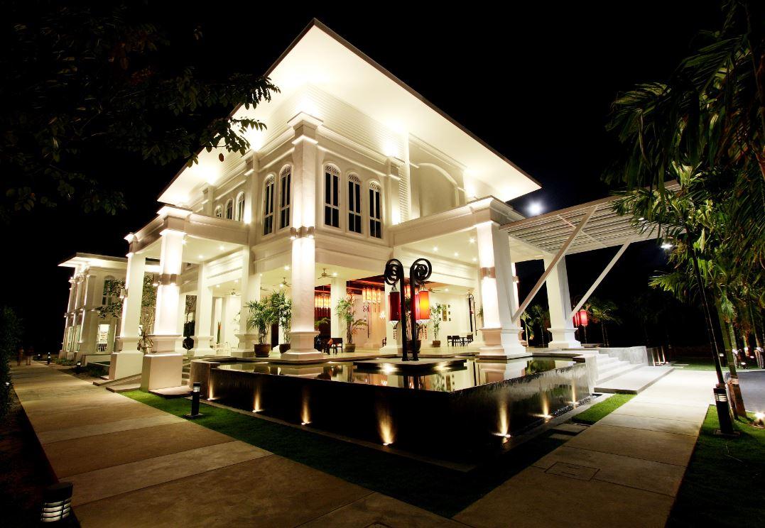 Отель Олд Пхукет Карон Бич Резорт (The Old Phuket Karon Beach Resort)