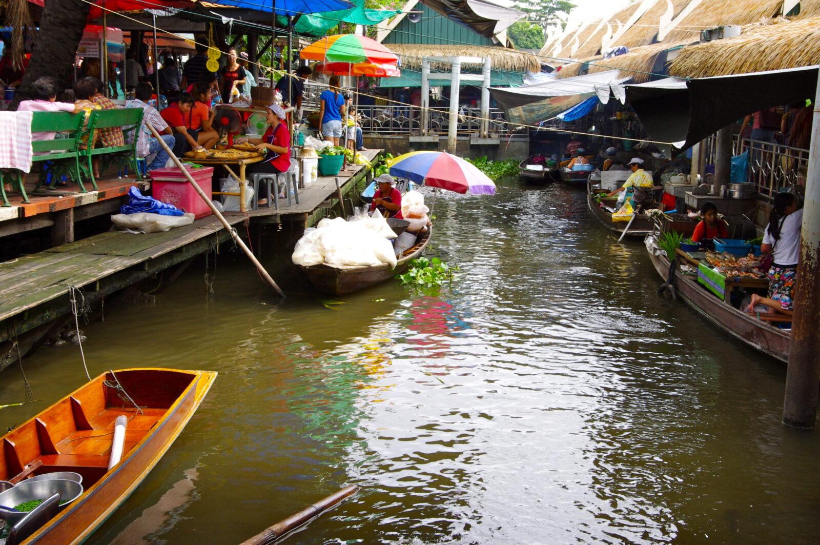 Популярные плавучие рынки в Бангкоке