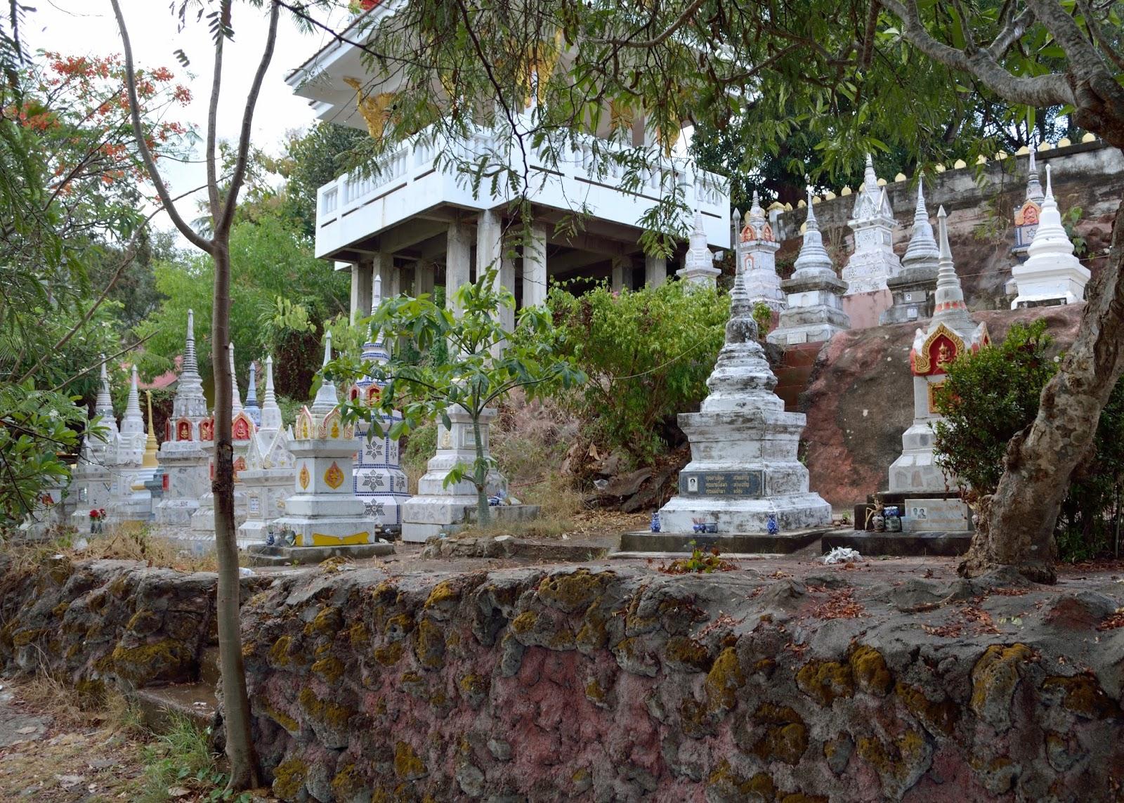 Фото храма Wat Ratchathammaram