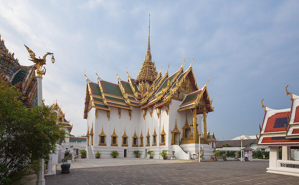 Фото дворца Dusit Maha Prasat