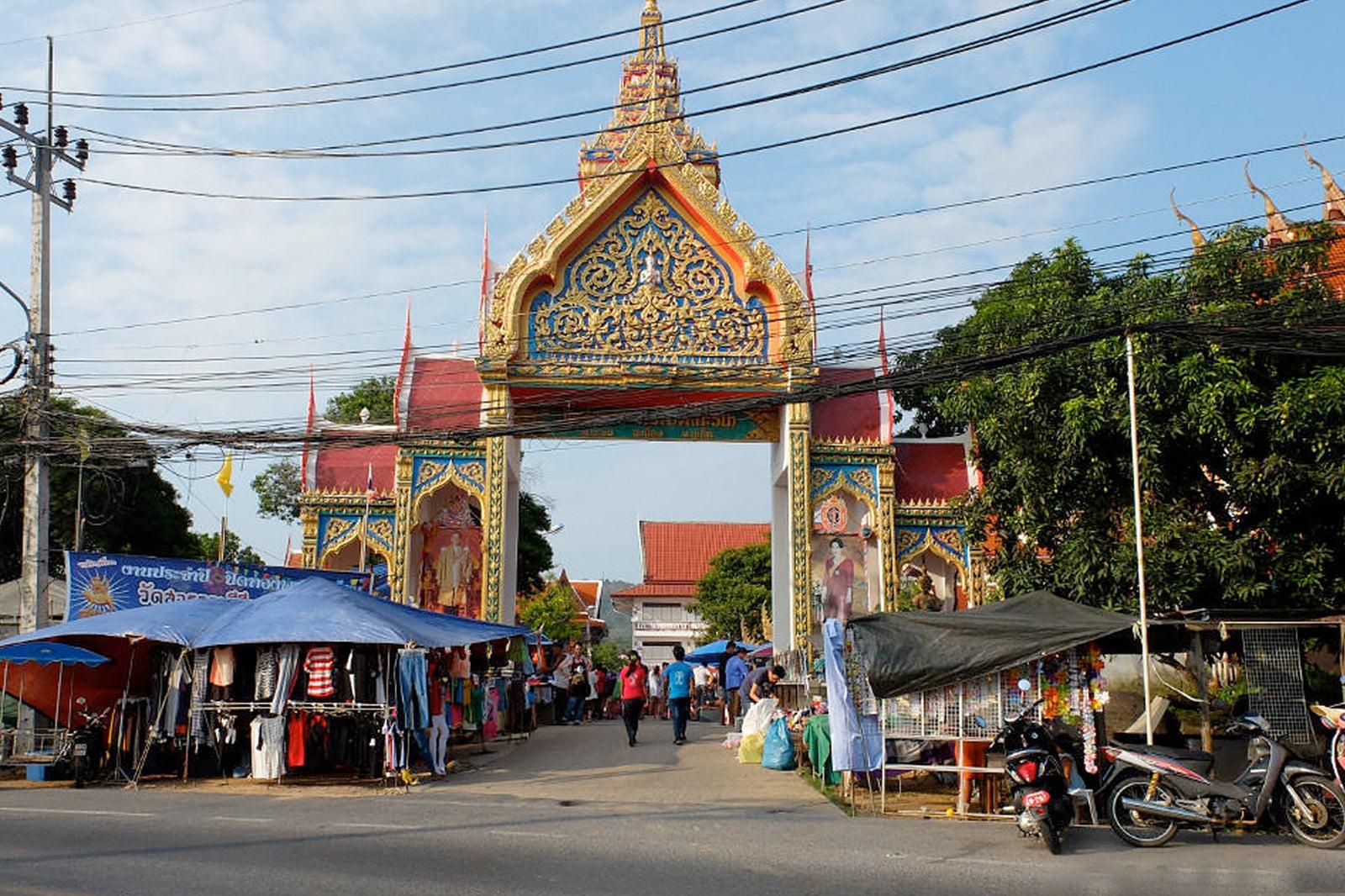 Фото Karon Temple Market