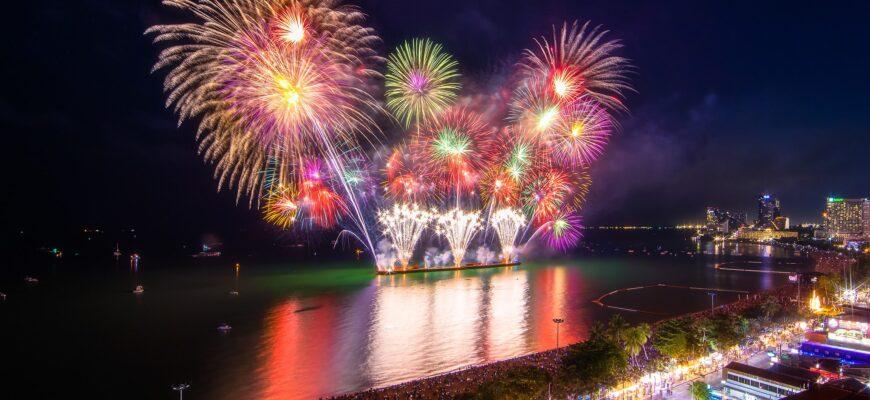 Ежегодное шоу фейерверков в Таиланде признано одним из лучших в Азии